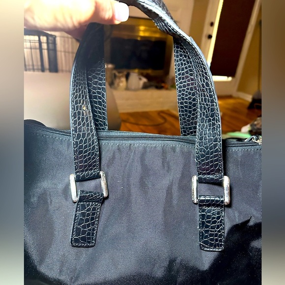 Liz Claiborne Small Duffle/Handbag in EUC. Black w/Silver Tone Hardware. - Picture 2 of 13